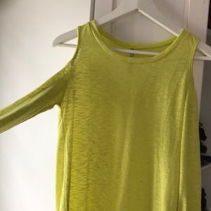 Cold shoulder tee